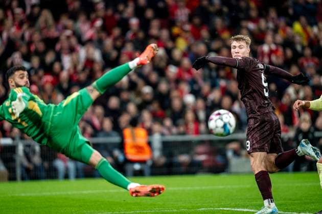 Denmarks Rasmus Hoejlund header on goal during the UEFA Nations League match between Denmark and Spain at Parken in Copenhagen, Friday, November 15, 2024 Photo Mads Claus Rasmussen Ritzau Scanpix , Denmark  Copyright: RitzauxScanpix MadsxClausxRasmussenx spdk20241115-214419-L