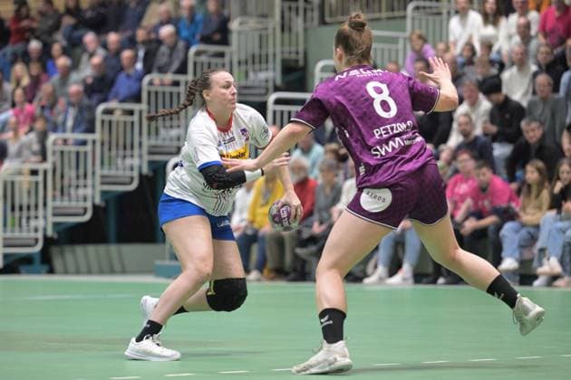 Diana Doegg Magnusdottir HSG Blomberg Lippe, 7 vs Ida Petzold TusSies Metzingen, 8 TusSies Metzingen vs HSG Blomberg Lippe, Handball, EHF European League, 3 Qualification Round , Season 2024 2025, 16 11 2024 TusSies Metzingen vs HSG Blomberg Lippe, Handball, EHF European League, 3 Qualification Round , Season 2024 2025, 16 11 2024 Metzingen Copyright: xEibner-Pressefoto TobiasxBaurx EP_TBR