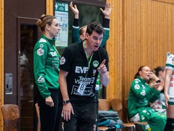 Nico Kiener, Head Coach Frisch Auf Women gives loud instructions, HSG Bensheim Auerbach vs Frisch Auf Goeppingen, Handball, 1 Bundesliga, Season 2024 2025, 16 11 2024 HSG Bensheim Auerbach vs Frisch Auf Goeppingen, Handball, 1 Bundesliga, Season 2024 2025, 16 11 2024 Bensheim Copyright: xMichaelxSchmidt Eibner-Pressefotx EP_MST