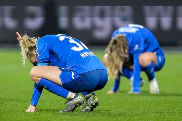 v li Vanessa Diehm TSG, 32 , Jill Janssens TSG, 9 , TSG 1899 Hoffenheim players, disappointed about the defeat, disappointment after the final whistle, highlight, loser, lost, frustration, disappointed, pessimistic, 16 11 2024, Sinsheim Hoffenheim Germany , Football, Google Pixel Women Bundesliga, TSG 1899 Hoffenheim SG Eintracht Frankfurt, DFB DFL REGULATIONS PROHIBIT ANY USE OF PHOTOGRAPHS AS IMAGE SEQUENCES AND OR QUASI VIDEO xozx