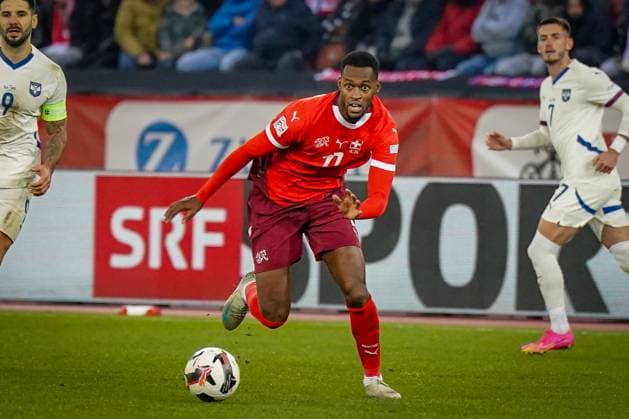 Football UEFA Nations League 2024 2025, Matchday 5, Switzerland vs Serbia Letzigrund Zurich Dereck Kutesa Switzerland, 11 in action on the ball Copyright: xJOERANxSTEINSIEKx