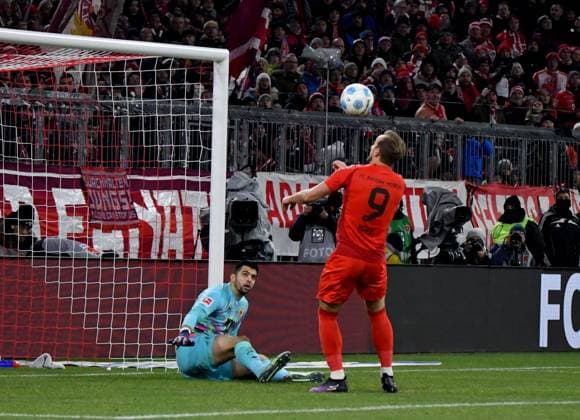 GER, 1 FBL, FC Bayern München vs FC Augsburg 23 11 2024, Allianz Arena, Munich, GER, 1 FBL, FC Bayern München vs FC Augsburg , DFL regulations prohibit any use of photographs as image sequences and or quasi video in the picture Harry Kane Munich scores the goal to make it 2 0 nordphotoxGmbHx xBratic nph00250