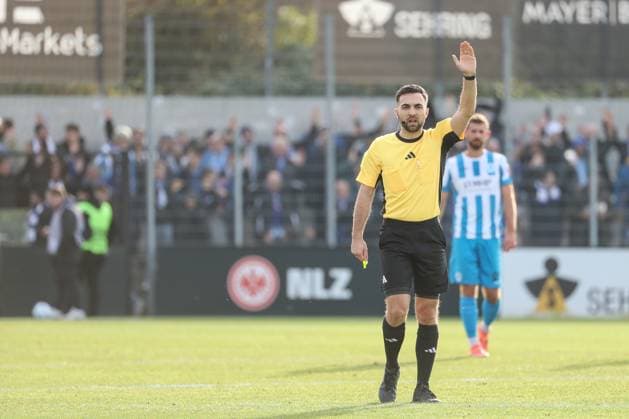 24 11 2024, xusrbx, Soccer Regionalliga Suedwest, Eintracht Frankfurt U21 Stuttgarter Kickers emspor, Mika Foster Referee , DFL DFB REGULATIONS PROHIBIT ANY USE OF PHOTOGRAPHS as IMAGE SEQUENCES and or QUASI VIDEO Dreieich