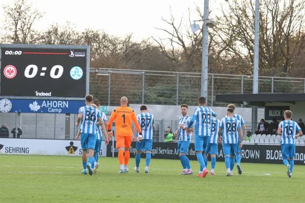 24 11 2024, xusrbx, Soccer Regionalliga Suedwest, Eintracht Frankfurt U21 Stuttgarter Kickers emspor, the players of Stuttgarter Kickers, before the match, DFL DFB REGULATIONS PROHIBIT ANY USE OF PHOTOGRAPHS as IMAGE SEQUENCES and or QUASI VIDEO Dreieich