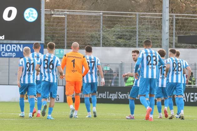 24 11 2024, xusrbx, Soccer Regionalliga Suedwest, Eintracht Frankfurt U21 Stuttgarter Kickers emspor, the players of Stuttgarter Kickers, before the match, DFL DFB REGULATIONS PROHIBIT ANY USE OF PHOTOGRAPHS as IMAGE SEQUENCES and or QUASI VIDEO Dreieich