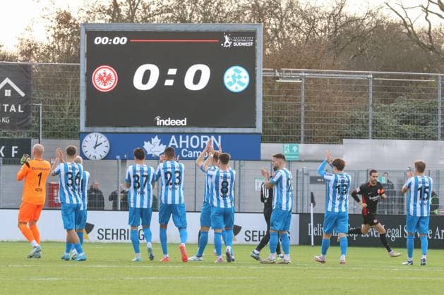 24 11 2024, xusrbx, Soccer Regionalliga Suedwest, Eintracht Frankfurt U21 Stuttgarter Kickers emspor, v l the players of Stuttgarter Kickers, before the match, DFL DFB REGULATIONS PROHIBIT ANY USE OF PHOTOGRAPHS as IMAGE SEQUENCES and or QUASI VIDEO Dreieich