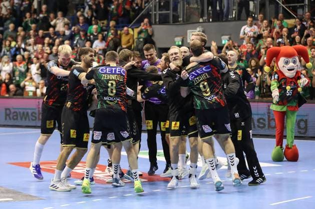 27 11 2024, xtgx, Handball, EHF Champions League, SC Magdeburg FC Barcelona v l Magdeburg Cheers over the victory, cheers after the end of the game Magdeburg