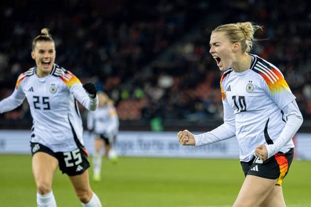 Bilder des Jahres 2024, Sport 11 November Sport Themen der Woche KW48 Sport Bilder des Tages Zurich, Switzerland, November 29st 2024: Goalscorer Laura Freigang (10 GER) during the Friendly Women?s match between Switzerland and Germany at Letzigrund in Zurich, Switzerland. Philipp Kresnik (Philipp Kresnik SPP) Copyright: xPhilippxKresnikx xSPPx spp-en-PhKrSp-cKRE0158-Verbessert-RR