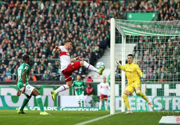 Bremen , Bundesliga SV Werder Bremen vs VfB Stuttgart , Goal for 1 1, L R Derrick Köhn Werder Bremen , Goalscorer Ermedin Demirovic VfB Stuttgart , Goalkeeper Michael Zetterer Werder Bremen In accordance with the regulations of the DFL German Football League, it is prohibited to use or have used photographs taken in the stadium and or of the match in the form of sequential images and or video-like photo series