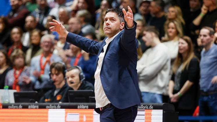 In the picture Head Coach Sasa Filipovski Wuerzburg Baskets 30 11 2024, NINERS Chemnitz vs FIT One Wuerzburg Baskets, easyCredit BBL, Matchday 10, Germany, Chemnitz, Messe Chemnitz, Copyright: HMBxMedia xJulienxBecker