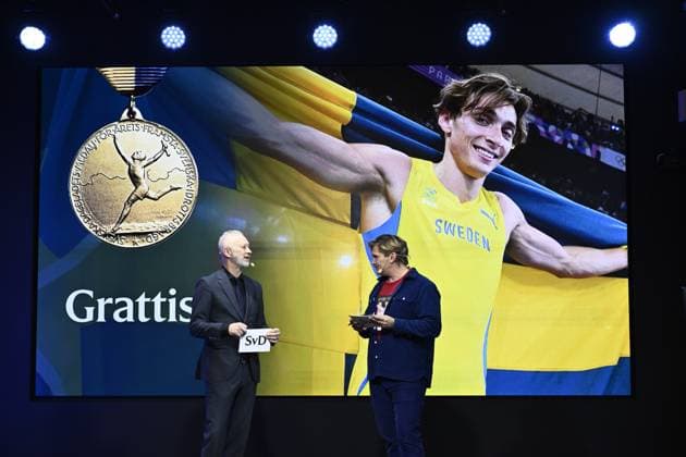 STOCKHOLM, SWEDEN 20241203 Anders Lindblad, sports columnist and secretary of the Bragdnämnden and host Henrik Torehammar at the announcement that pole vaulter Armand Duplantis will receive the Svenska Dagbladet gold medal, the Bragdguldet 2024 STOCKHOLM SWEDEN x10430x  Copyright: xChristinexOlsson TTx BRAGDGULDET 2024