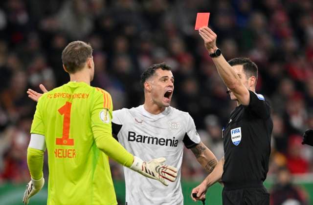 after a tackle, Action Foul Emergency brake by goalkeeper Manuel Neuer FC Bayern Muenchen FCB 01 against Jeremie Frimpong Bayer 04 Leverkusen 30 Referee Referee Harm Osmers shows goalkeeper Manuel Neuer FC Bayern Muenchen FCB 01 red card red sending off Granit Xhaka Bayer 04 Leverkusen 34 gesture gesture FC Bayern Muenchen FCB vs Bayer 04 Leverkusen DFB Pokal Round of 16 03 12 2024 DFL REGULATIONS PROHIBIT ANY USE OF PHOTOGRAPHS AS IMAGE SEQUENCES AND OR QUASI VIDEO FC Bayern Muenchen FCB vs Bayer 04 Leverkusen DFB Pokal