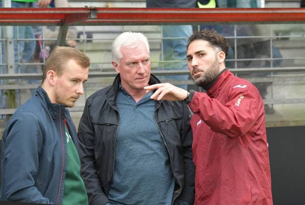 19 10 2024, GER, Soccer, Regionalliga West, Season 2024 2025, Matchday 12, Ohlendorf Stadion im Heidewald, Gütersloh FC Gütersloh SV Rödinghausen 2 3 Rene Harder Team Manager FC Gütersloh, left , Rob Reekers Sporting Director FC Gütersloh, center with Julian Hesse Coach FC Gütersloh , Action, Single Image, Cross, Facial expression, Gesture, Coach, Coach