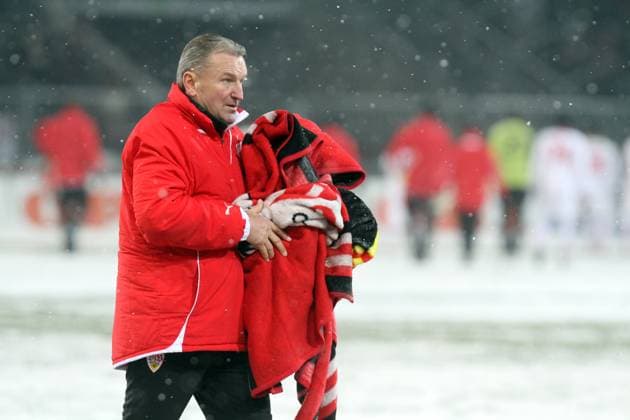 01 12 10 Young Boys Bern VfB Stuttgart Switzerland, Bern, 01 12 2010, Football, UEFA Europa League, Young Boys Bern VfB Stuttgart 4 2 Jochen Rücker Team Coach VfB Stuttgart