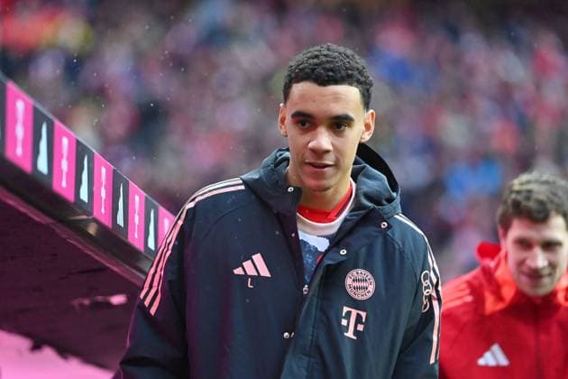 Jamal MUSIALA Bayern Muenchen , Reserve bench,Substitute bench,Substitute player,Reserve player,Bench,Substitute player, Action,Single picture,Cropped single motif,Half figure,Half figure, Football 1 Bundesliga season 2024 2025, 13 Matchday, Matchday13 FC Bayern Muenchen 1 FC Heidenheim 4 2 on 07 12 2024, A L L I A N Z A R E N A