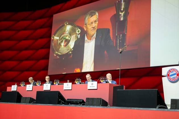 Herbert Heiner FC Bayern Muenchen, President , on the screen in front of the Presidium, GER, FC Bayern Muenchen, Football, Bundesliga, Members Meeting, Annual General Meeting, 2024 2025 season, 08 12 2024, Eibner Pressefoto Sascha Walther GER, FC Bayern Muenchen, Football, Bundesliga, Members Meeting, Annual General Meeting, 2024 2025 season, 08 12 2024 Muenchen Copyright: xEibner-Pressefotox EP_EER