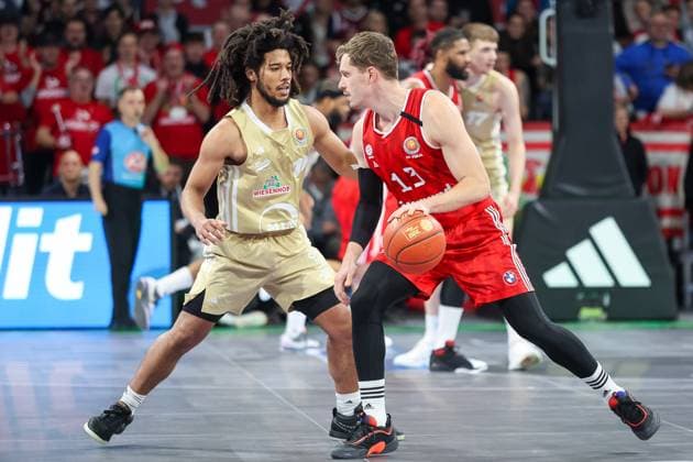 Andreas Obst FC Bayern Basketball, 13 with Jayden Gardner SC RASTA Vechta, 01 , GER, FC Bayern Muenchen vs SC RASTA Vechta, Basketball, BBL Pokal, Quarterfinals, Season 2024 2025, 09 12 2024, GER, FC Bayern Muenchen vs SC RASTA Vechta, Basketball, BBL Pokal, Quarterfinals, Season 2024 2025, 09 12 2024 Muenchen Copyright: xEibner-Pressefoto JennixMaulx EP_JML