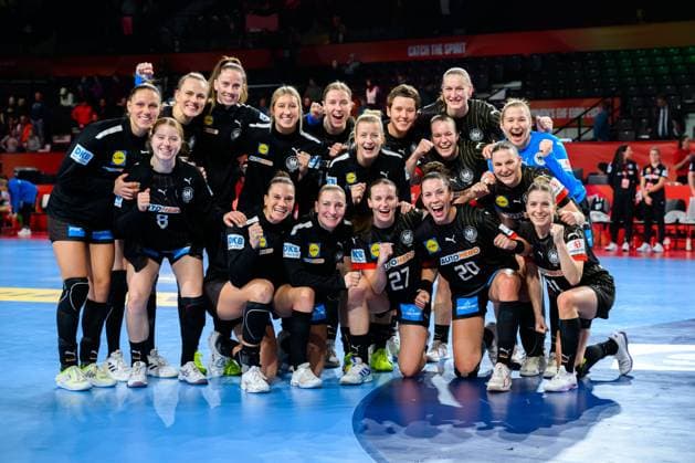Handball, Womens European Championship, Slovenia Germany, Main Round, Group 2, Matchday 4 the team of Germany, Group photo, Final photo Vienna Stadthalle Austria