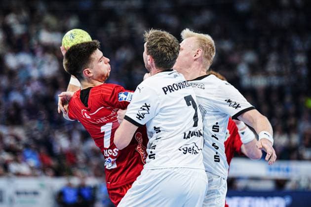 Renars Uscins TSV Hannover Burgdorf, 10 , Magnus Landin THW Kiel, 07 , Patrick Wiencek THW Kiel, 17 GER, THW Kiel vs TSV Hannover Burgdorf, Handball, Bundesliga, Matchday, 14, Season 2024 2025, 11 12 2024 GER, THW Kiel vs TSV Hannover Burgdorf, Handball, Bundesliga, Matchday, 14, Season 2024 2025, 11 12 2024 Kiel Copyright: xEibner-Pressefoto MarcelxvonxFehrnx EP_MFN