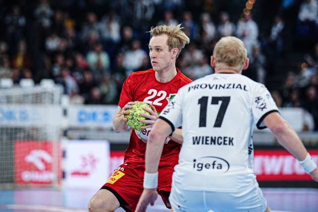 Marian Michalczik TSV Hannover Burgdorf, 22 , Patrick Wiencek THW Kiel, 17 GER, THW Kiel vs TSV Hannover Burgdorf, Handball, Bundesliga, Matchday, 14, Season 2024 2025, 11 12 2024 GER, THW Kiel vs TSV Hannover Burgdorf, Handball, Bundesliga, Matchday, 14, Season 2024 2025, 11 12 2024 Kiel Copyright: xEibner-Pressefoto MarcelxvonxFehrnx EP_MFN