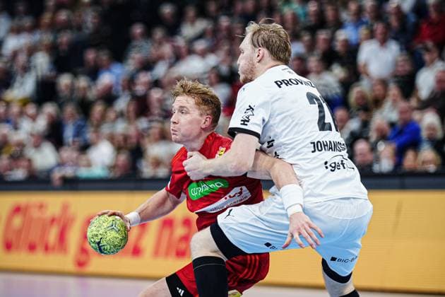Jonathan Edvardsson TSV Hannover Burgdorf, 26 , Eric Johansson THW Kiel, 21 GER, THW Kiel vs TSV Hannover Burgdorf, Handball, Bundesliga, Matchday, 14, Season 2024 2025, 11 12 2024 GER, THW Kiel vs TSV Hannover Burgdorf, Handball, Bundesliga, Matchday, 14, Season 2024 2025, 11 12 2024 Kiel Copyright: xEibner-Pressefoto MarcelxvonxFehrnx EP_MFN