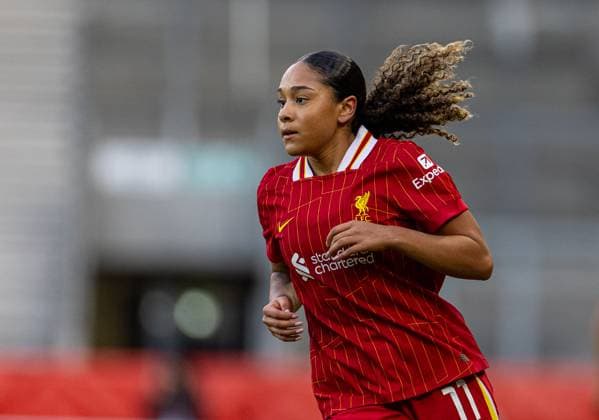 Football - FA Women™s Super League - Liverpool FC Women v Arsenal FC Women ST HELENS, ENGLAND - Sunday, December 15, 2024: Liverpool s Olivia Smith during the FA Women™s Super League match between Liverpool FC Women and Arsenal FC Women at the St Helens Stadium. (Photo by David Rawcliffe Propaganda) ST HELENS St Helens Stadium MERSEYSIDE ENGLAND Copyright: xPropagandaxPhotoxAgencyx P2024-12-15-Liverpool_W_Arsenal_W-14