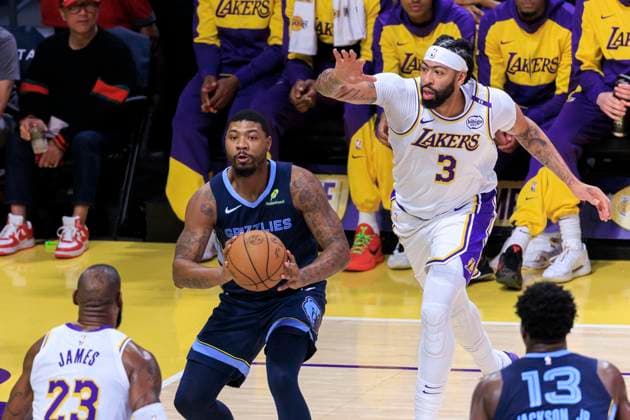 December 15, 2024, Los Angeles, California, USA: Marcus Smart 36 of the Memphis Grizzlies passes the ball as Anthony Davis 3 of the Los Angeles Lakers defends during their regular season NBA, Basketball Herren, USA game on Sunday December 15, 2024 at Crypto.com Arena in Los Angeles, California. Lakers defeat Grizzlies, 116-110. ARIANA RUIZ PI Los Angeles U.S - ZUMAp124 20241215_zaa_p124_056 Copyright: xArianaxRuizx