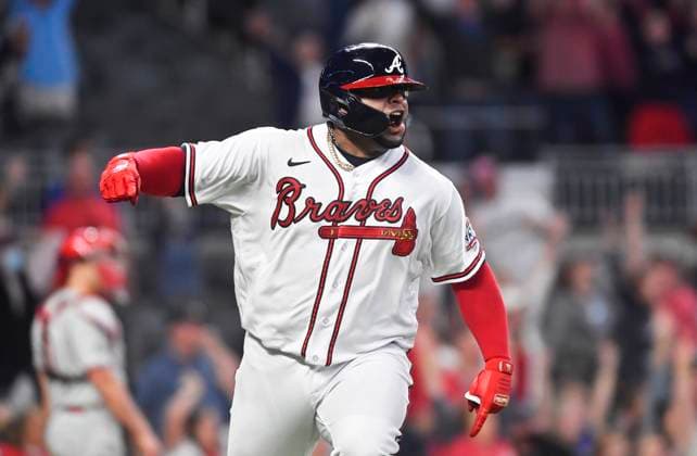MLB, Baseball Herren, USA 2021: Philadelphia Phillies vs Atlanta Braves MAY 08 May 08, 2021: Atlanta Braves infielder Pablo Sandoval celebrates as he runs down the first baseline after hitting a game tying home run during the ninth inning of a MLB game against the Philadelphia Phillies at Truist Park in Atlanta, GA. The Braves won in extra innings. Austin McAfee CSM Atlanta Georgia USA EDITORIAL USE ONLY Copyright: xx ZUMA-20210508_zaf_c04_154.jpg AustinxMcafeex csmphototwo741655