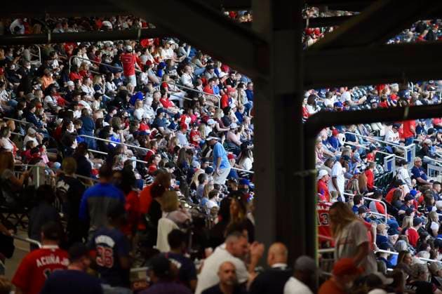 MLB, Baseball Herren, USA 2021: Philadelphia Phillies vs Atlanta Braves MAY 08 May 08, 2021: A full capacity crowd attends a MLB game between the Philadelphia Phillies and Atlanta Braves at Truist Park in Atlanta, GA. The Braves won in extra innings. Austin McAfee CSM Atlanta Georgia USA EDITORIAL USE ONLY Copyright: xx ZUMA-20210508_zaf_c04_227.jpg AustinxMcafeex csmphototwo741928