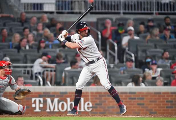 MLB, Baseball Herren, USA 2021: Philadelphia Phillies vs Atlanta Braves MAY 08 May 08, 2021: Atlanta Braves infielder Dansby Swanson at bat during the eighth inning of a MLB game against the Philadelphia Phillies at Truist Park in Atlanta, GA. The Braves won in extra innings. Austin McAfee CSM Atlanta Georgia USA EDITORIAL USE ONLY Copyright: xx ZUMA-20210508_zaf_c04_232.jpg AustinxMcafeex csmphototwo741972