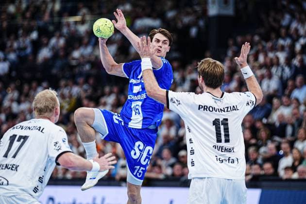 Throw Goal Miro Schluroff VfL Gummersbach, 15 GER, THW Kiel vs VfL Gummersbach, Handball, DHB Cup, Quarter-final, 2024 2025 season, 19 12 2024 GER, THW Kiel vs VfL Gummersbach, Handball, DHB Cup, Quarter-final, 2024 2025 season, 19 12 2024 Kiel Copyright: xEibner-Pressefoto MarcelxvonxFehrnx EP_MFN