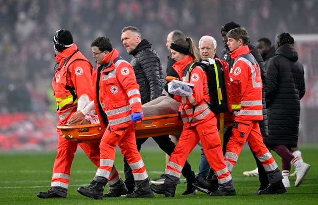 Benjamin Henrichs RasenBallsport RB Leipzig RBL 39 injured Injury Stretcher Sanitaeter FC Bayern Muenchen FCB vs RB Leipzig RBL 20 12 2024 DFL REGULATIONS PROHIBIT ANY USE OF PHOTOGRAPHS AS IMAGE SEQUENCES AND OR QUASI VIDEO FC Bayern Muenchen FCB vs RB Leipzig RBL