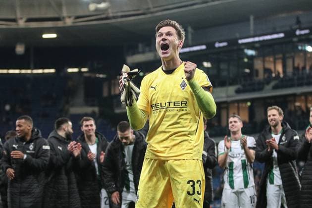 Celebrated by the fans for his save shortly before the end Moritz Nicolas Borussia Moenchengladbach, 33 , TSG 1899 Hoffenheim vs Borussia Moenchengladbach, Football, 1 Bundesliga, Matchday 15, 2024 2025, 21 12 2024, DFL REGULATES PROHIBIT ANY USE OF PHOTOGRAPHS AS IMAGE SEQUENCES AND OR QUASI VIDEO, TSG 1899 Hoffenheim vs Borussia Moenchengladbach, Football, 1 Bundesliga, Matchday 15, 2024 2025, 21 12 2024 Sinsheim Copyright: xEibner-Pressefoto JanxPrihodax EP_JPA