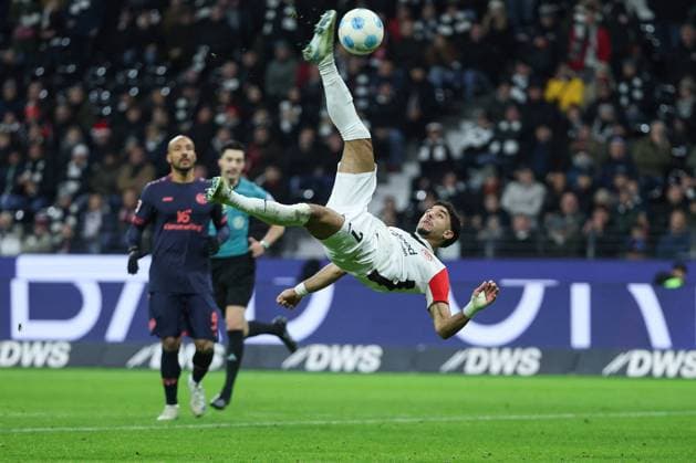 Soccer 1 Bundesliga Eintracht Frankfurt 1 FSV Mainz 05 on 21 12 2024 at Deutsche Bank Park in Frankfurt Omar Marmoush Frankfurt 7 with an overhead kick MH