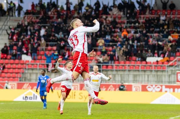 22 12 2024, Soccer, GER, Season, 2 Liga, Season 2024 2025, 17 Matchday, SSV Jahn Regensburg SV Darmstadt 98 Cheering after the 1 0 by Kai Pröger SSV Jahn Regensburg DFL REGULATIONS PROHIBIT ANY USE OF PHOTOGRAPHS AS IMAGE SEQUENCES AND OR QUASI VIDEO Regensburg Bayern Germany Jahnstadion Regensburg