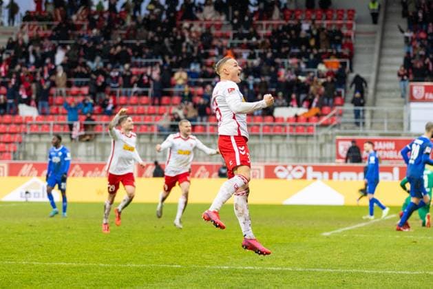 22 12 2024, Soccer, GER, Season, 2 Liga, Season 2024 2025, 17 Matchday, SSV Jahn Regensburg SV Darmstadt 98 Cheering after the 1 0 by Kai Pröger SSV Jahn Regensburg DFL REGULATIONS PROHIBIT ANY USE OF PHOTOGRAPHS AS IMAGE SEQUENCES AND OR QUASI VIDEO Regensburg Bayern Germany Jahnstadion Regensburg