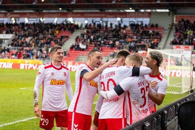 22 12 2024, Soccer, GER, Season, 2 Liga, Season 2024 2025, 17 Matchday, SSV Jahn Regensburg SV Darmstadt 98 Cheering after the 1 0 by Kai Pröger SSV Jahn Regensburg DFL REGULATIONS PROHIBIT ANY USE OF PHOTOGRAPHS AS IMAGE SEQUENCES AND OR QUASI VIDEO Regensburg Bayern Germany Jahnstadion Regensburg