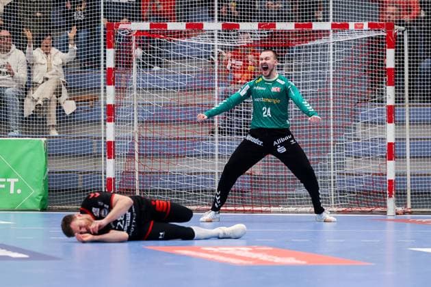 26 12 2024, 2 Handball Bundesliga, 17 Matchday, TuSEM Essen ASV Hamm Westfalen, Goalkeeper Dennis Wipf TuSEM Essen cheers, Essen Am Hallo NRW Germany xRHR PHOTO DEx Copyright: DennisxEwert RHR-FOTOx RHR-FOTO DE