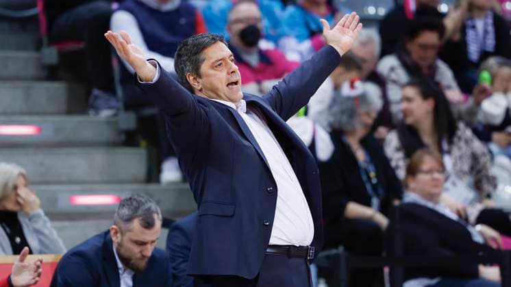 In the picture Head Coach Sasa Filipovski Wuerzburg Baskets , amazement 26 12 2024, Telekom Baskets Bonn vs FIT One Wuerzburg Baskets, easyCredit BBL, Matchday 13, Germany, Bonn, Telekom Dome, Copyright: HMBxMedia xJulienxBecker