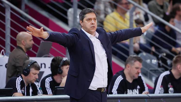 In the picture Head Coach Sasa Filipovski Wuerzburg Baskets , amazement 26 12 2024, Telekom Baskets Bonn vs FIT One Wuerzburg Baskets, easyCredit BBL, Matchday 13, Germany, Bonn, Telekom Dome, Copyright: HMBxMedia xJulienxBecker