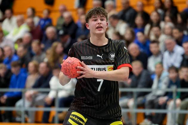 Rasmus Ankermann Germany A controls the ball, Handball SparkassenCup 2024, Germany A vs Serbia, Thielsparkhalle, December 27, 2024 in Merzig, Germany Photo by Marco Steinbrenner DeFodi Images Rasmus Ankermann Germany A controls the ball, Handball SparkassenCup 2024, Germany A vs Serbia, Thielsparkhalle, December 27, 2024 in Merzig, Germany Photo by Marco Steinbrenner DeFodi Images Defodi 700 ger ser 20241227 042 Defodi-700