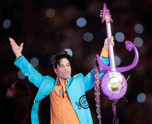 Prince performs at halftime of Super Bowl XLI in Miami, Florida, on Sunday, February 4, 2007. (David Eulitt Kansas City Star MCT) MIAMI FL USA EDITORIAL USE ONLY Copyright: xMcClatchy-TribunexPhotoxServicex 1040190 DavidxEulittx krtphotoslive242367