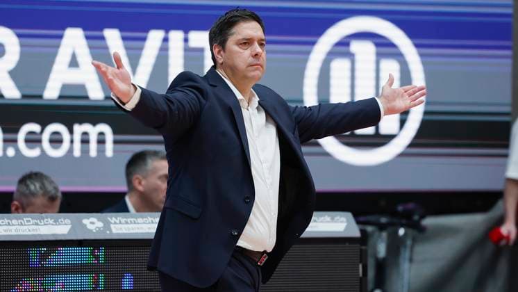 In the picture Head Coach Sasa Filipovski Wuerzburg Baskets , amazement 30 12 2024, FIT One Wuerzburg Baskets vs Bamberg Baskets, easyCredit BBL, Matchday 14, Germany, Wuerzburg, tectake Arena, Copyright: HMBxMedia xJulienxBecker