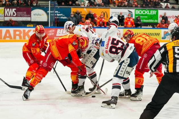 Battle for the puck duel between Lukas Muehlbauer Towerstars Ravensburg, 89 Luca Hauf Towerstars Ravensburg, 85 and Přemysl Svoboda ESV Kaufbeuren, 57 , GER, ESV Kaufbeuren vs Ravensburg Towerstars, Ice field hockey, DEL2, Season 2024 2025, Matchday 33, 03 01 2025 GER, ESV Kaufbeuren vs Ravensburg Towerstars, Ice field hockey, DEL2, Season 2024 2025, Matchday 33, 03 01 2025 Kaufbeuren Copyright: xEibner-Pressefoto MaximilianxRisx EP_MRT