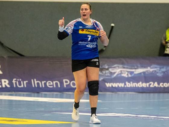 Diana Doegg Magnusdottir HSG Blomberg Lippe, 07 thanks her teammates, HSG Bensheim Auerbach vs Frisch Auf Goeppingen, Handball, 1 Bundesliga, Season 2024 2025, 16 11 2024 HSG Bensheim Auerbach vs Frisch Auf Goeppingen, Handball, 1 Bundesliga, Season 2024 2025, 16 11 2024 Bensheim Copyright: xMichaelxSchmidt Eibner-Pressefotx EP_MST
