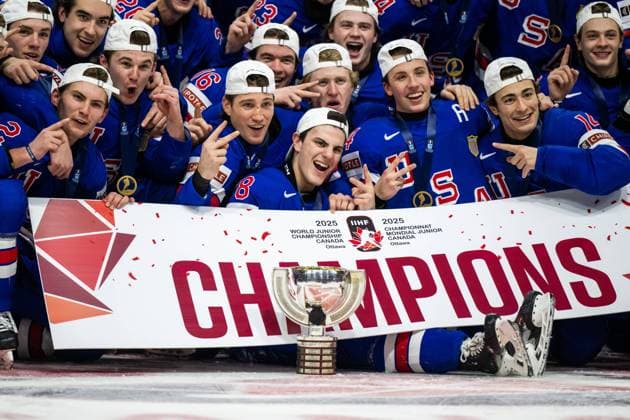250105 Ryan Leonard and Brandon Svoboda of USA celebrate with the trophy together with team mates after the 2025 IIHF World Junior Championship final between USA and Finland on January 5, 2025 in Ottawa Photo Mathias Bergeld BILDBYRAN kod MB MB1049 ishockey ice hockey jvm junior vm u20 2025 iihf world junior championship world juniors final usa finland 11 bbeng jubel världsmästare mästare vm guld guld vm guld 2025  Copyright: MATHIASxBERGELD BB250105MB183