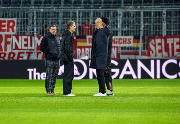 Max Eberl FC Bayern Muenchen, Chief Sports Officer with Christoph Freund FC Bayern Muenchen, Sports Director and Vincent Kompany FC Bayern Muenchen, Head Coach before the match, in conversation with Thomas Letsch FC Red Bull Salzburg, Head Coach , AUT, FC Red Bull Salzburg vs FC Bayern Muenchen, Football, Test match, 2024 2025 season, 06 01 2025, AUT, FC Red Bull Salzburg vs FC Bayern Muenchen, Football, Test match, 2024 2025 season, 06 01 2025 Wals bei Salzburg Copyright: xEibner-Pressefoto JennixMaulx EP_JML
