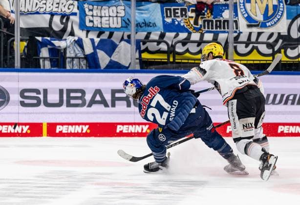 Fight for the puck duel between Veit Oswald EHC Red Bull Muenchen, 27 and Nathan Burns Loewen Frankfurt, 8 GER, EHC Red Bull Muenchen vs Loewen Frankfurt, Ice Hockey, DEL, Matchday 34, Season 2024 2025, 06 01 2025 GER, EHC Red Bull Muenchen vs Loewen Frankfurt, Ice Hockey, DEL, Matchday 34, Season 2024 2025, 06 01 2025 Muenchen Copyright: xEibner-Pressefoto HeikexFeinerx EP_HFR