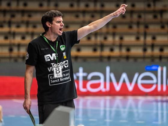 Nico Kiener, Head Coach Frisch Auf Women gives loud instructions, Frisch Auf Goeppingen vs HB Ludwigsburg, Handball, 1 Bundesliga, Season 2024 2025, 08 01 2025 Frisch Auf Goeppingen vs HB Ludwigsburg, Handball, 1 Bundesliga, Season 2024 2025, 08 01 2025 Goeppingen Copyright: xMichaelxSchmidt Eibner-Pressefotx EP_MST