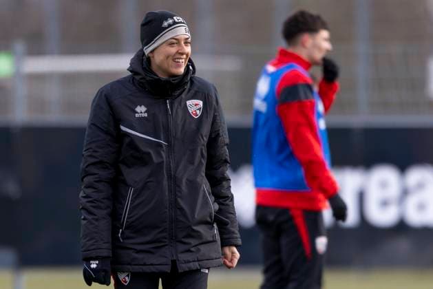 Ingolstadt, Germany 10 January 2025 3 Liga 2024 2025 Training FC Ingolstadt 04 In the picture coach Sabrina Wittmann FCI smiling on the pitch Training ground Bayern Copyright: xFotostandx xSchäferx